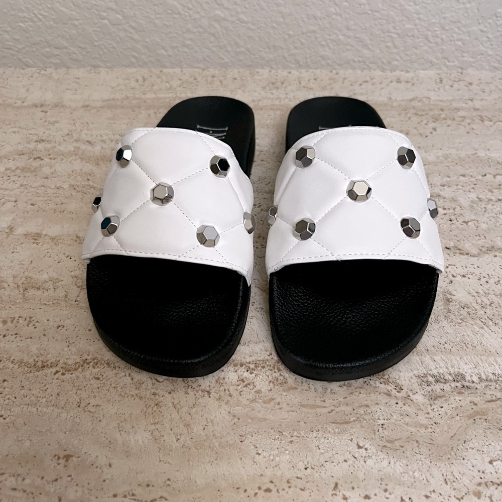 SB10 INC International Concepts White and Black Studded Sandals Size 6M